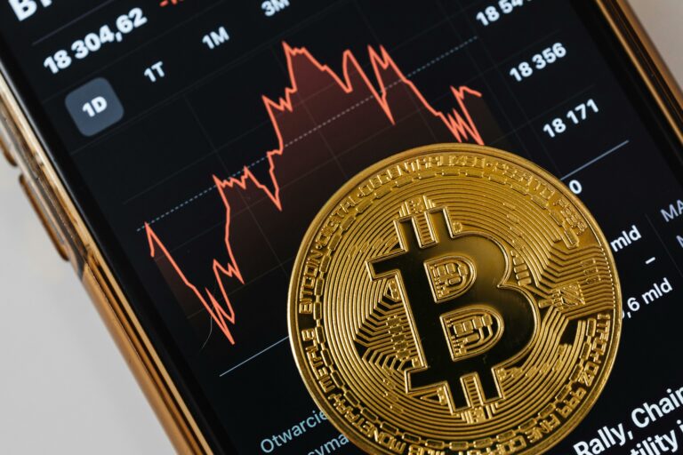 Bitcoin price today: trading close to decisive levels around $65k