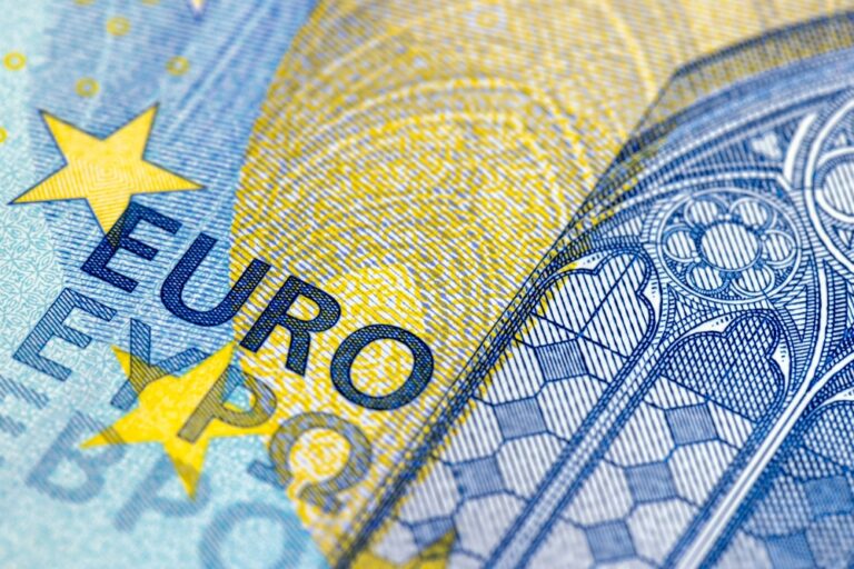 Euro Normalizes Amid French Instability Concerns