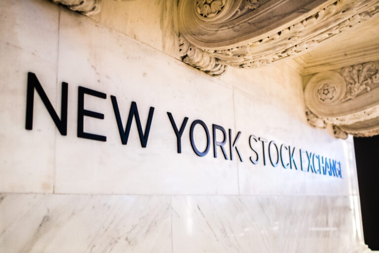 US Stock Futures Fall, Consumer Inflation and Powell’s Comments in Focus