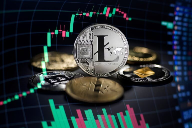 SEC Delays Solana, Litecoin ETFs; Reviews Dogecoin and BlackRock Proposals