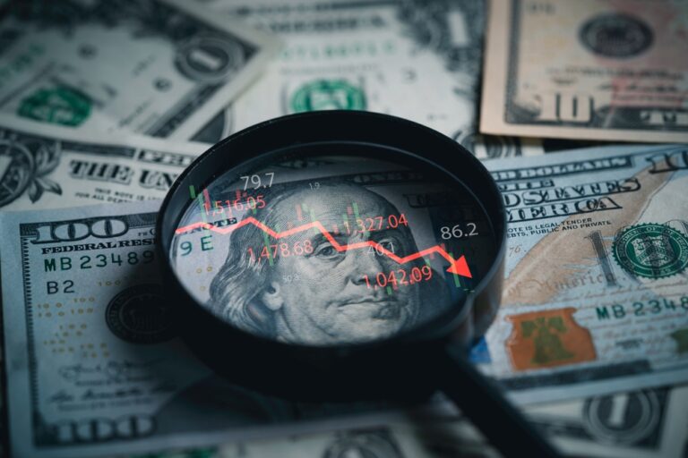Dollar Rises Slightly Before the Fed’s Decision, The Euro Remains Resistant